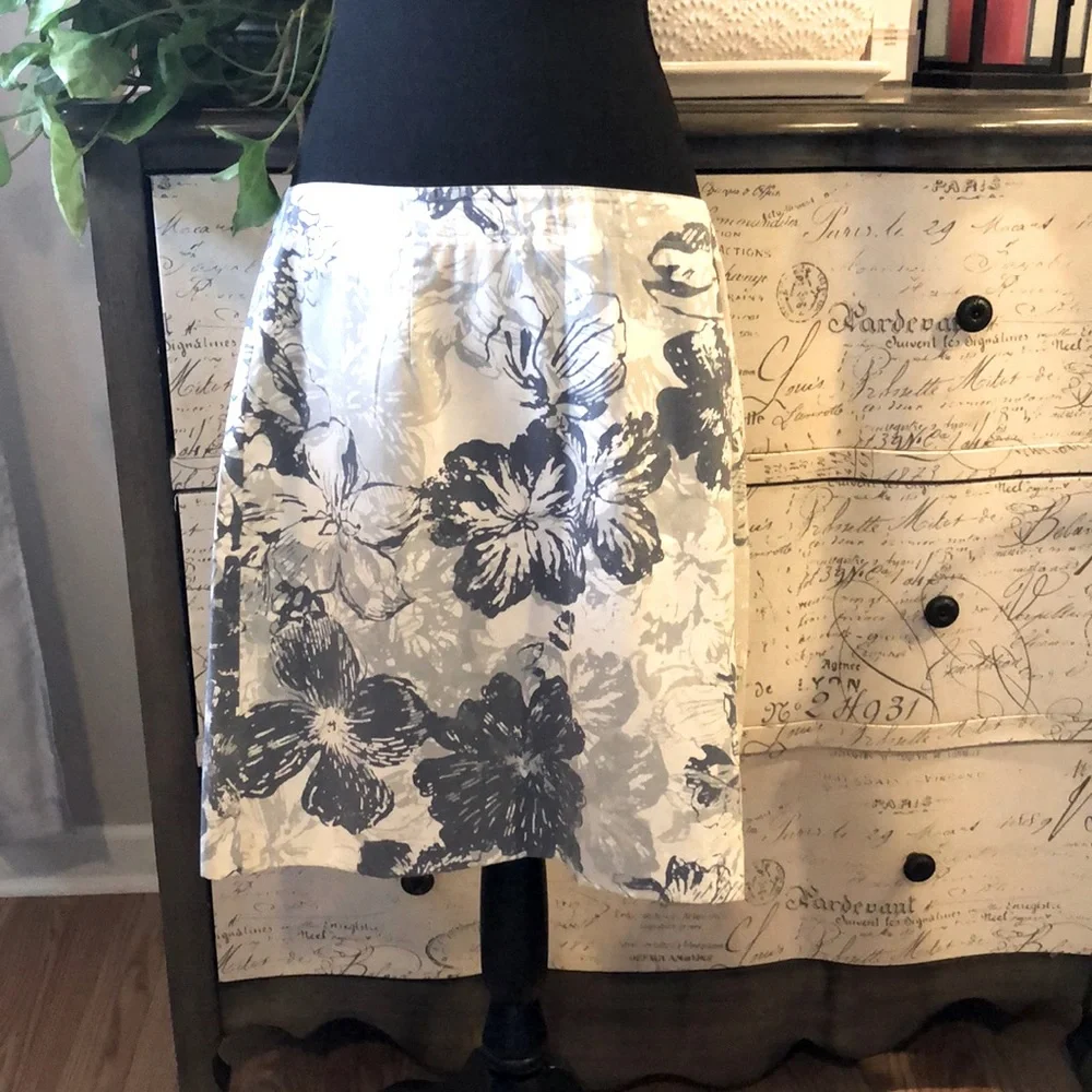 ANN TAYLOR FLORAL BLUE GRAY A LINE MINI SKIRT PLUS SIZE 14 - Picture 4 of 12